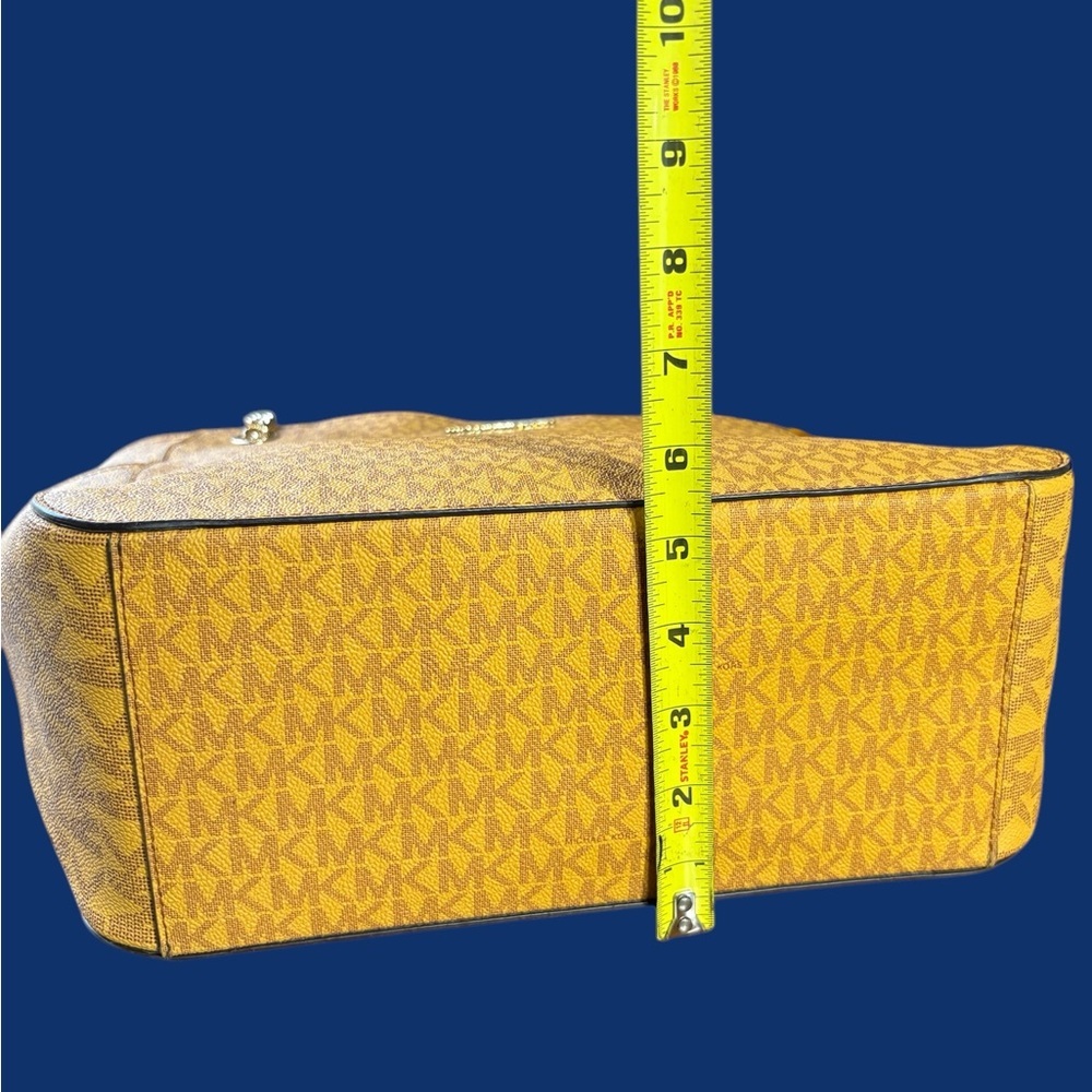 Michael Kors-NWOT Jet Set Logo Shoulder Bag Marigold/Signature Print. Gold chain - Picture 16 of 16